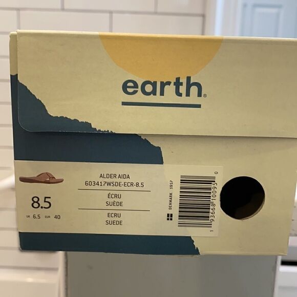 Earth Slip on Ecru Aida Suede Slide waccent😱😭😭 - Picture 6 of 12